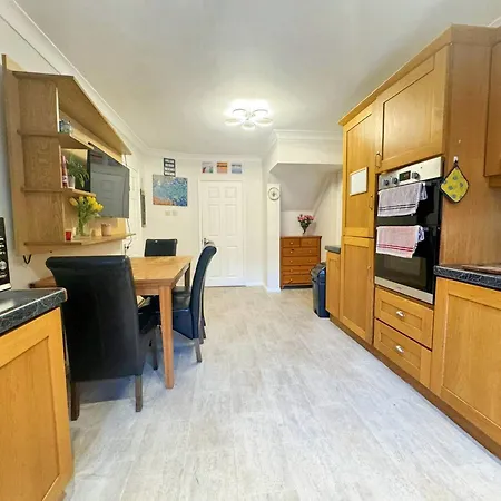 Spacious Family Friendly 4br Near Town Wexford