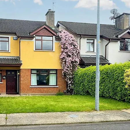 Spacious Family Friendly 4br Near Town
