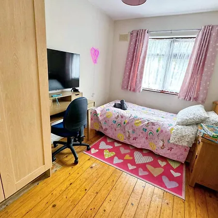 Spacious Family Friendly 4br Near Town Prázdninový dům *