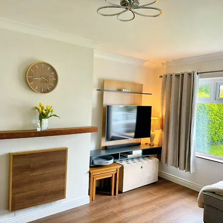 Spacious Family Friendly 4br Near Town Prázdninový dům *
