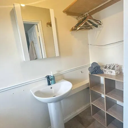 Spacious Family Friendly 4br Near Town Prázdninový dům