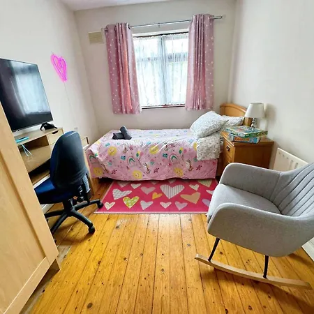Spacious Family Friendly 4br Near Town Prázdninový dům *
