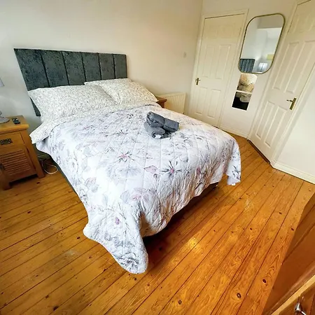 Prázdninový dům Spacious Family Friendly 4br Near Town *