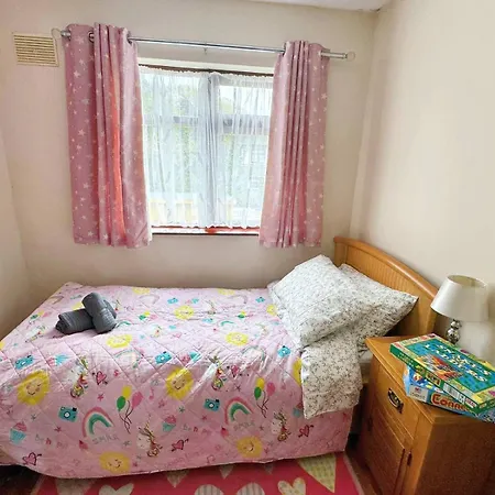 Spacious Family Friendly 4br Near Town Prázdninový dům *