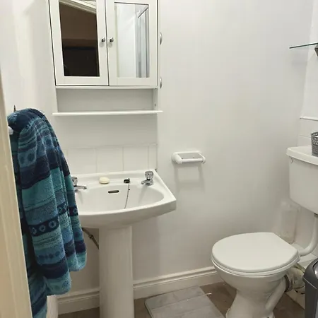 Spacious Family Friendly 4br Near Town
