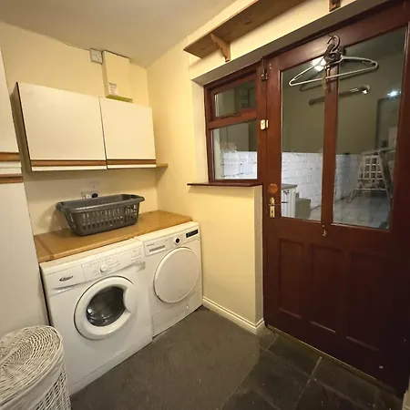 Spacious Family Friendly 4br Near Town Prázdninový dům
