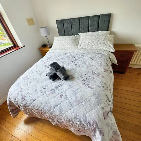 Prázdninový dům Spacious Family Friendly 4br Near Town